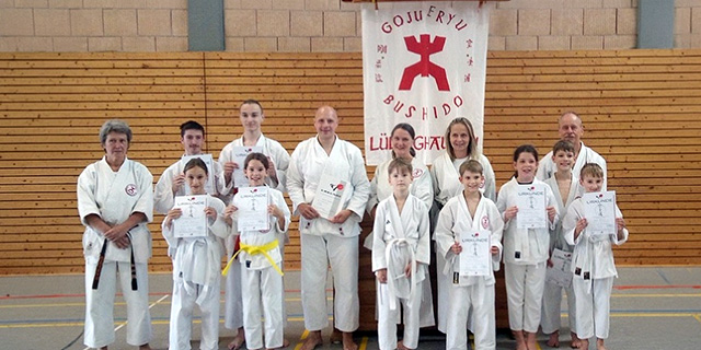 Karate-Farbgurtprüfung bestanden